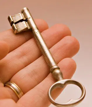 Logan Locksmith Shop Evanston, IL 847-915-3684 - copy-key